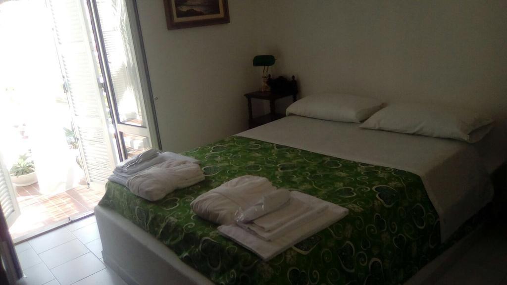 Cala Cavone Guest House ポンツァ エクステリア 写真